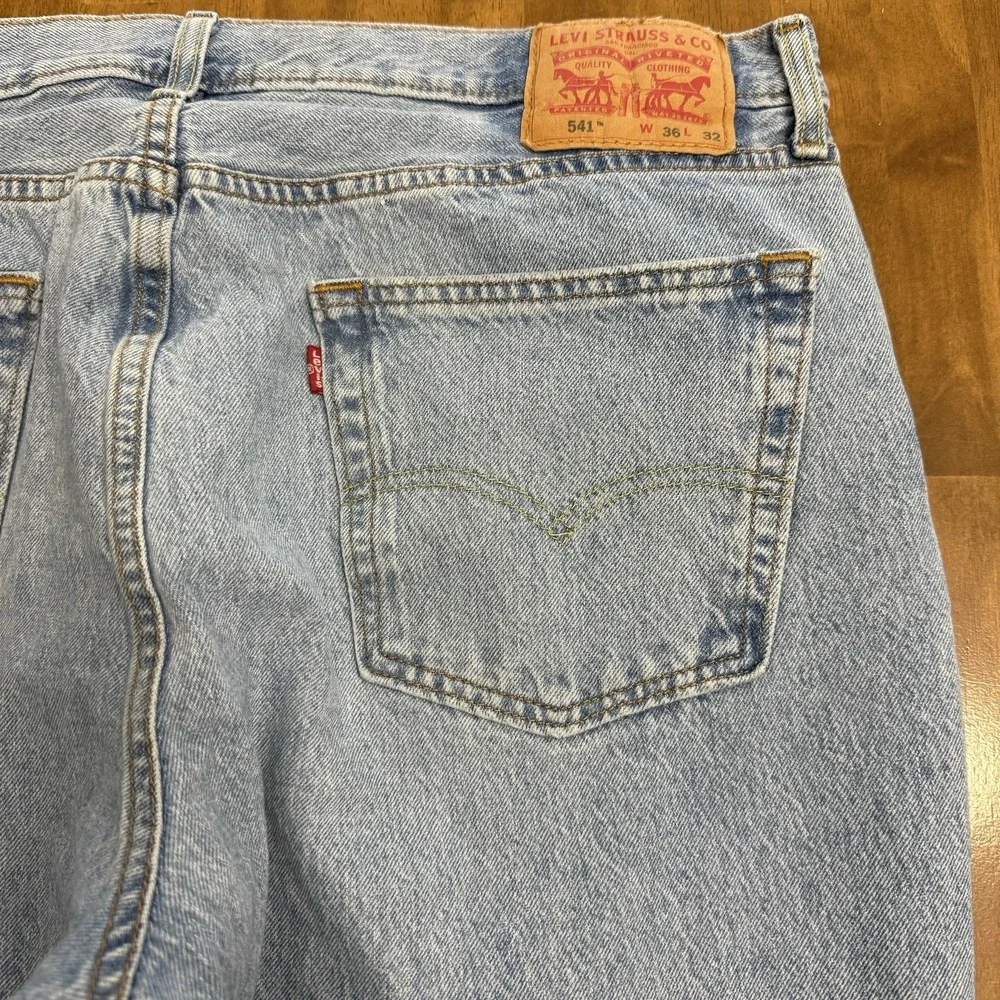 Levi's 541 jeans men's 36x32 light wash blue relaxed western cowboy Levi Strauss